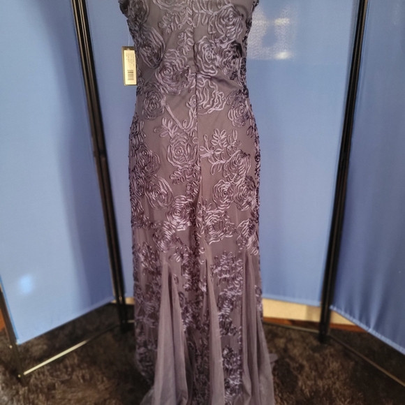 Elegant Navy Evening Gown - Picture 2 of 4